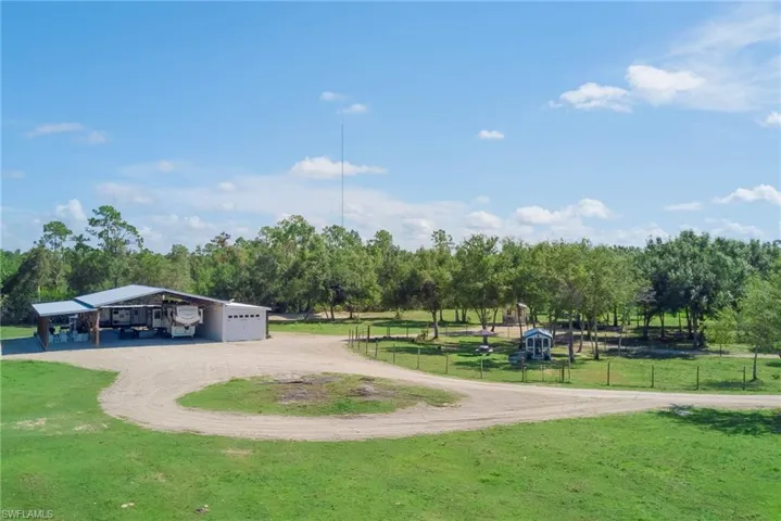 HUGE 4400 SQ FT POLE BARN AND ENCLOSED GARAGE