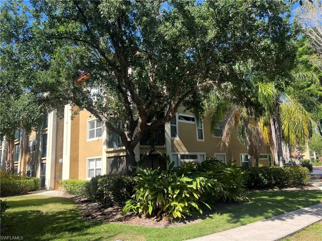 8960 Colonnades Ct E 932, Bonita Springs, Florida 34135