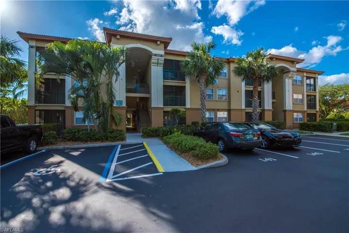 8960 Colonnades Ct E 932, Bonita Springs, Florida 34135