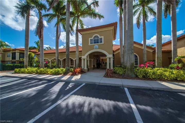 8960 Colonnades Ct E 932, Bonita Springs, Florida 34135