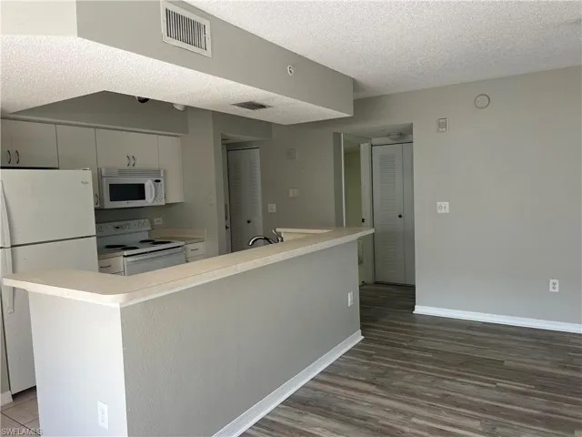 8960 Colonnades Ct E 932, Bonita Springs, Florida 34135