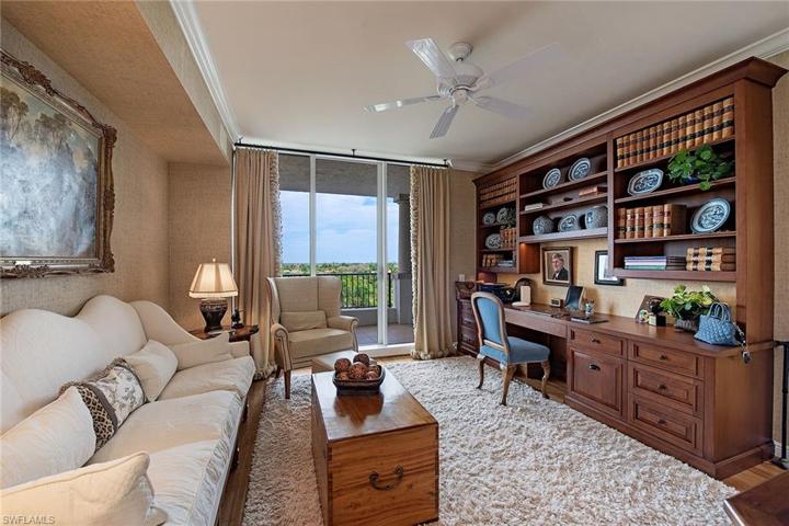 8960  Bay Colony  DR, Naples, FL 34108