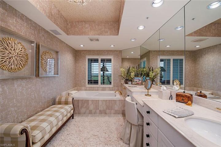 8960  Bay Colony  DR, Naples, FL 34108