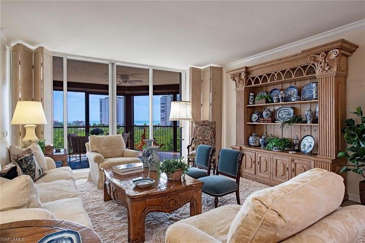 8960  Bay Colony  DR, Naples, FL 34108