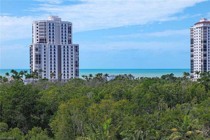 8960  Bay Colony  DR, Naples, FL 34108