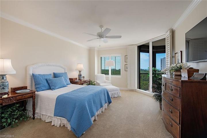 8960  Bay Colony  DR, Naples, FL 34108