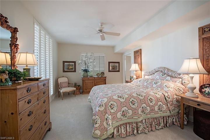 8960  Bay Colony  DR, Naples, FL 34108