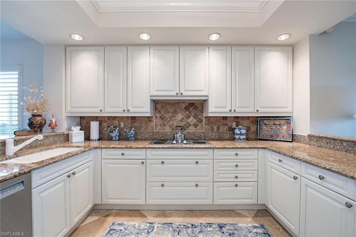 8960  Bay Colony  DR, Naples, FL 34108