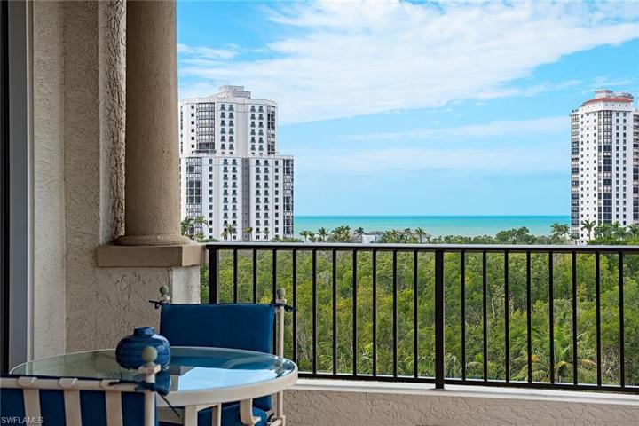 8960  Bay Colony  DR, Naples, FL 34108