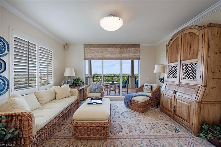 8960  Bay Colony  DR, Naples, FL 34108