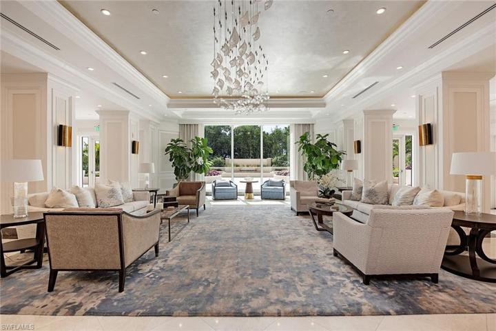8960  Bay Colony  DR, Naples, FL 34108
