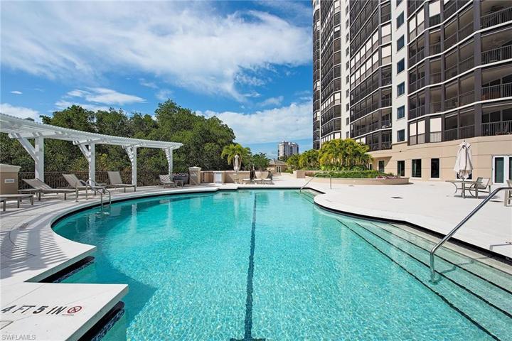 8960  Bay Colony  DR, Naples, FL 34108