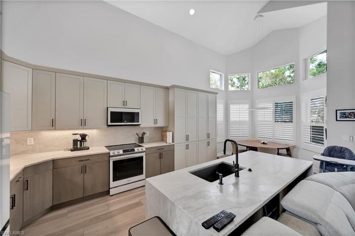 2366 Butterfly Palm DR, NAPLES FL 34119