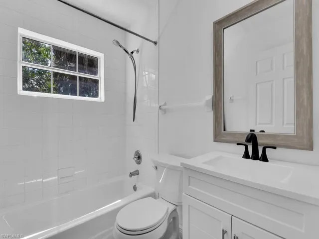 1215  Jung E BLVD, Naples, FL 34120
