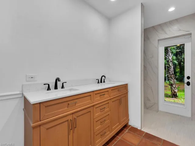 1215  Jung E BLVD, Naples, FL 34120