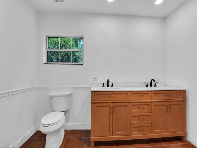 1215  Jung E BLVD, Naples, FL 34120