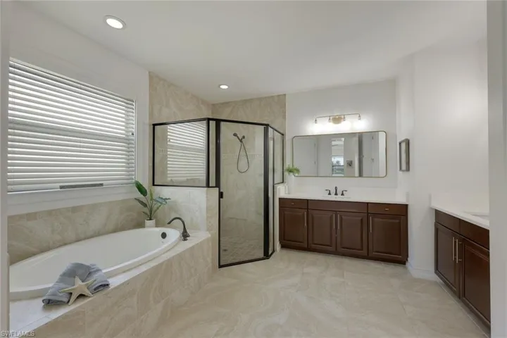 2526  Ashbury  CIR, Cape Coral, FL 33991