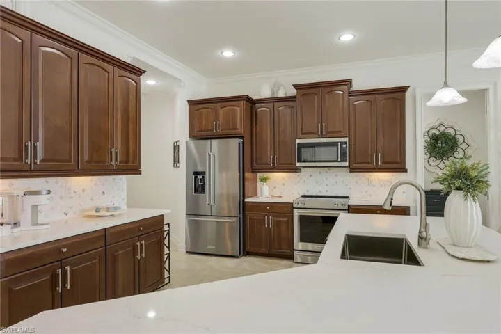 2526  Ashbury  CIR, Cape Coral, FL 33991
