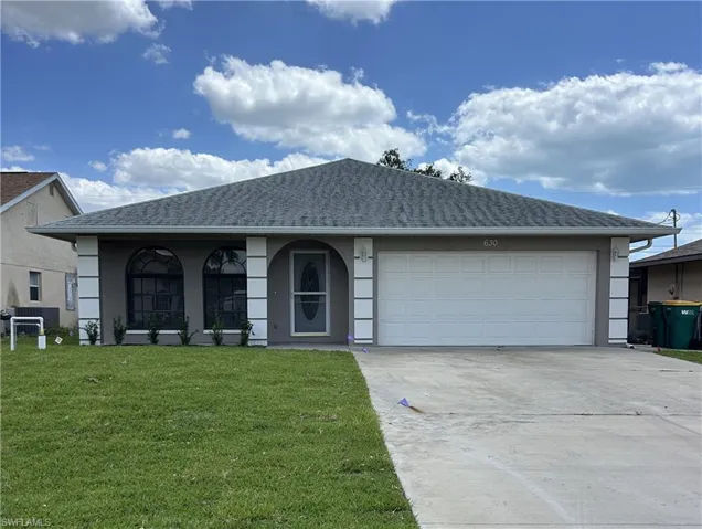Gorgeous yard, 2 car garage - Naples Park Annual