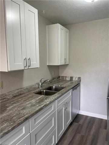4607  Bayshore  DR, Naples, FL 34112