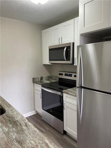 4607  Bayshore  DR, Naples, FL 34112