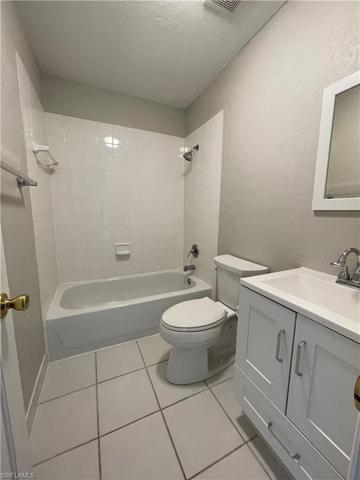 4607  Bayshore  DR, Naples, FL 34112