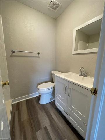 4607  Bayshore  DR, Naples, FL 34112