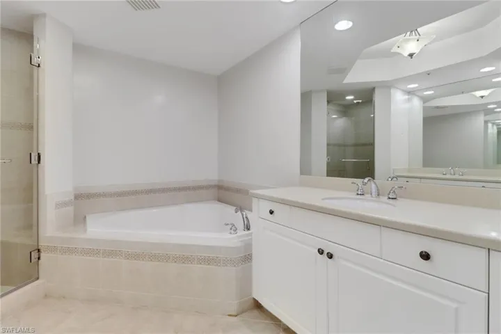 2090 W 1st St # J910, Fort Myers Fl 33901