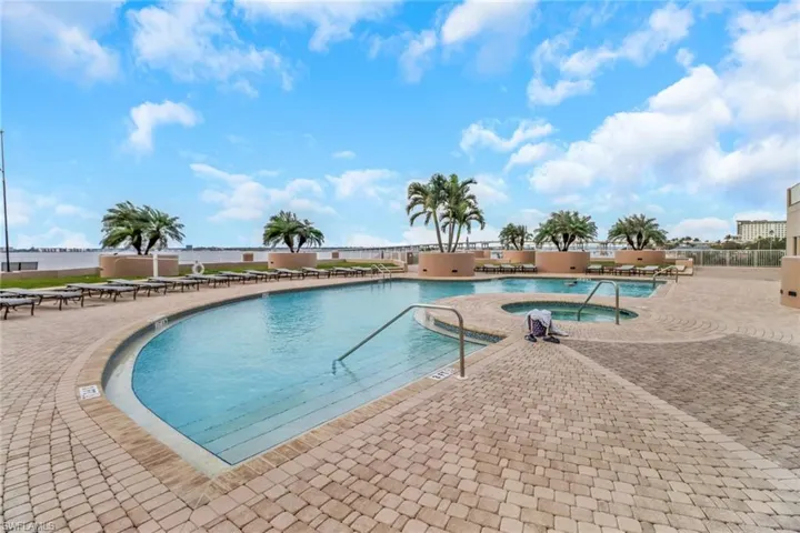 2090 W 1st St # J910, Fort Myers Fl 33901