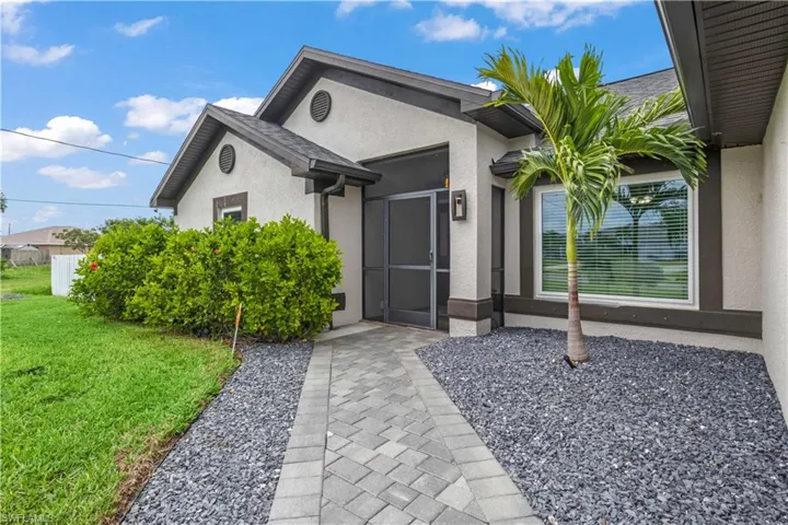 Your first impression says it all: bold, beautiful, and move-in ready!