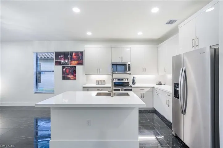 Kitchen / Island