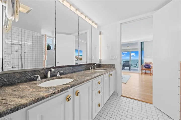 10691 Gulf Shore Dr 1102, Naples, Florida 34108