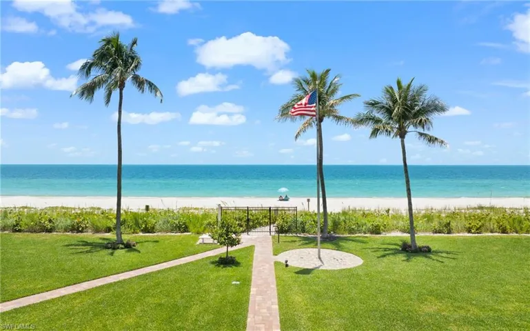 10691 Gulf Shore Dr 1102, Naples, Florida 34108