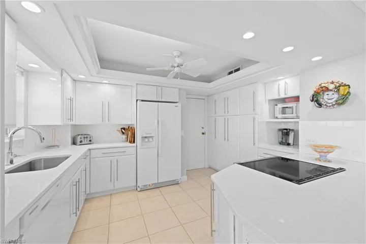 10691 Gulf Shore Dr 1102, Naples, Florida 34108