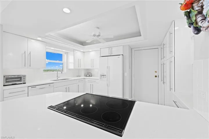 10691 Gulf Shore Dr 1102, Naples, Florida 34108