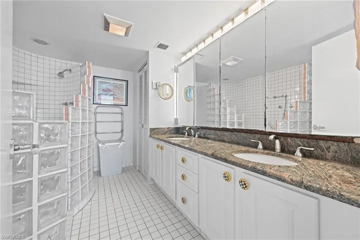 10691 Gulf Shore Dr 1102, Naples, Florida 34108