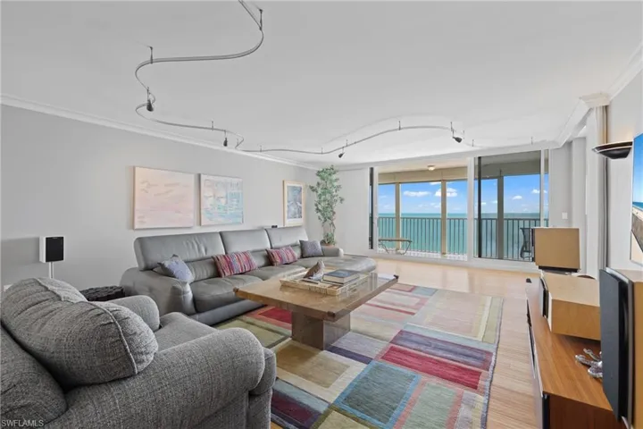 10691 Gulf Shore Dr 1102, Naples, Florida 34108