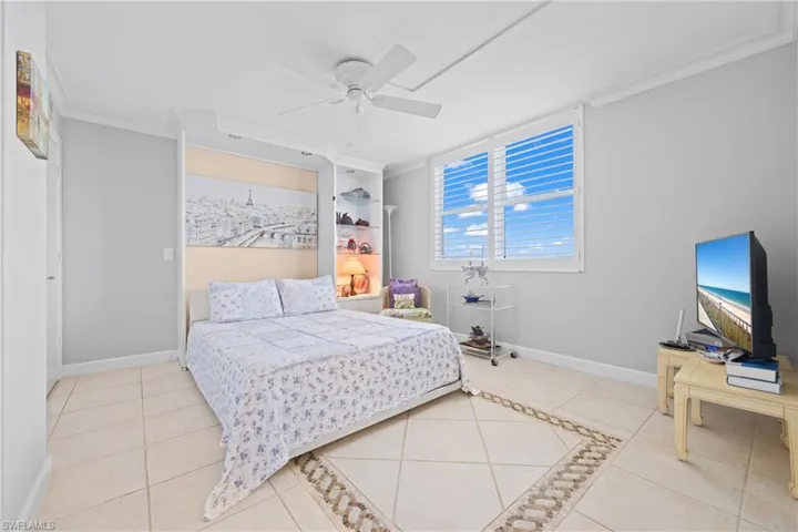 10691 Gulf Shore Dr 1102, Naples, Florida 34108