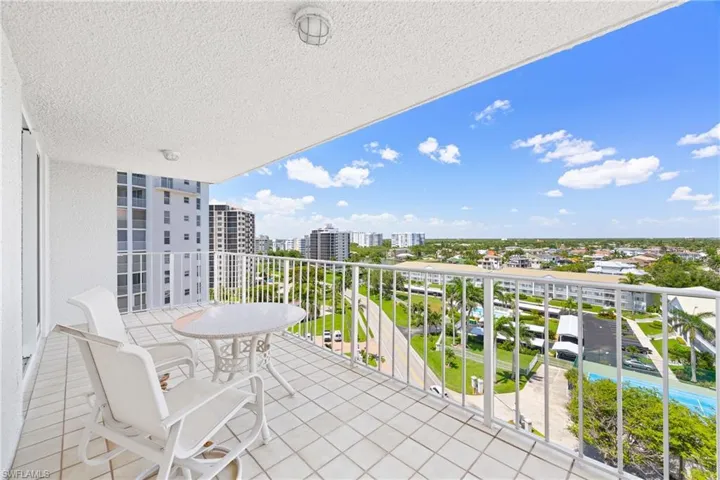 10691 Gulf Shore Dr 1102, Naples, Florida 34108