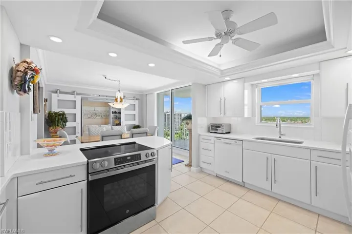 10691 Gulf Shore Dr 1102, Naples, Florida 34108