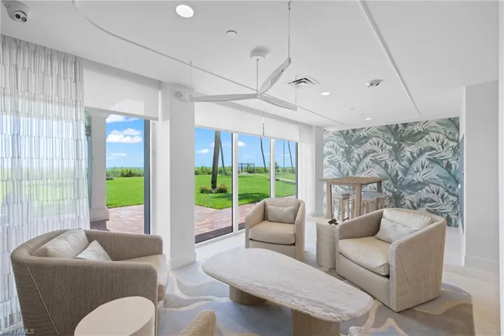 10691 Gulf Shore Dr 1102, Naples, Florida 34108