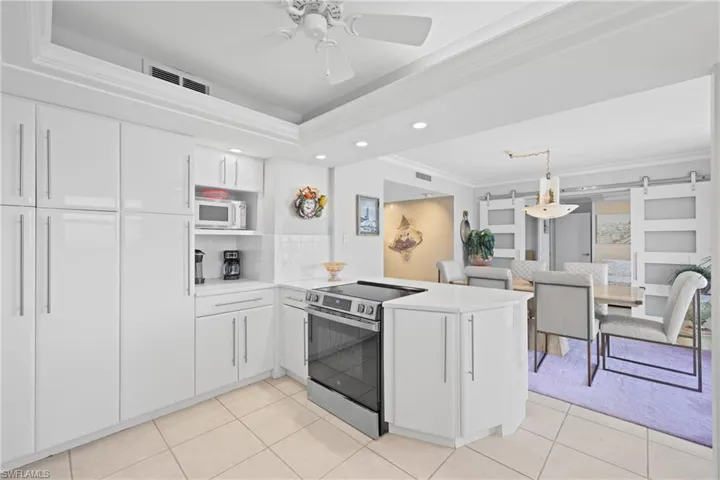 10691 Gulf Shore Dr 1102, Naples, Florida 34108