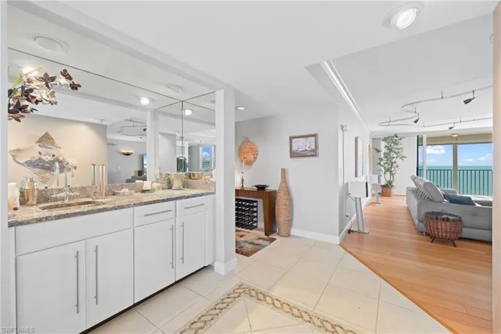 10691 Gulf Shore Dr 1102, Naples, Florida 34108