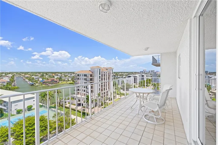 10691 Gulf Shore Dr 1102, Naples, Florida 34108