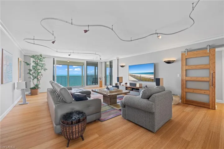 10691 Gulf Shore Dr 1102, Naples, Florida 34108