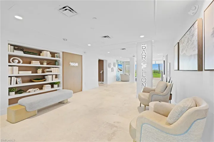 10691 Gulf Shore Dr 1102, Naples, Florida 34108