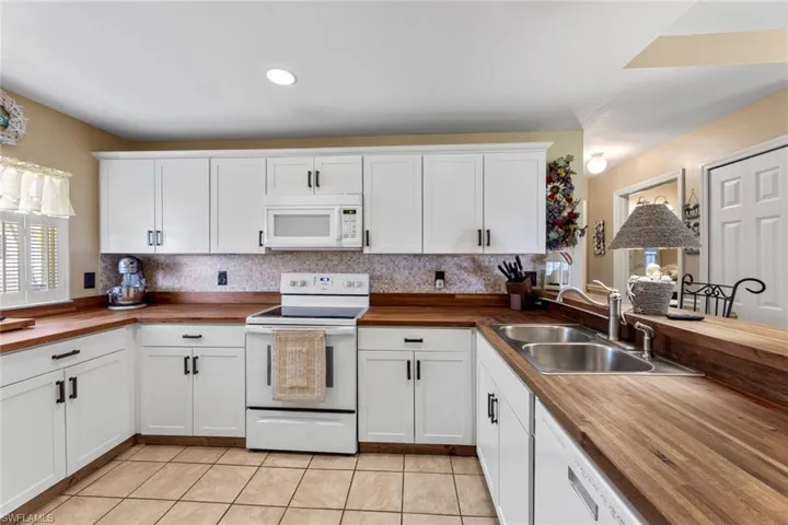 1304 SW 17th  PL, Cape Coral, FL 33991