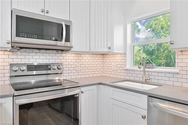 6941  Hunters  RD, Naples, FL 34109