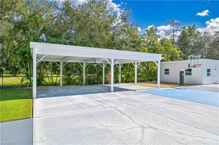 6941  Hunters  RD, Naples, FL 34109