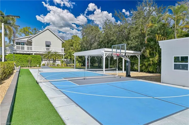 6941  Hunters  RD, Naples, FL 34109